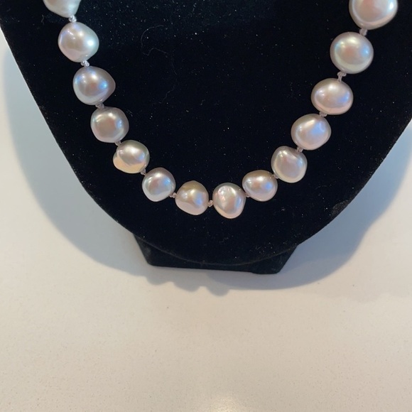 Sundance Catalog Gray & White Freshwater Pearls Hand Knotted Nk-NEW - Picture 5 of 8
